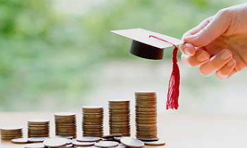 Top 10 tips for students on how to cut costs and boost savings.