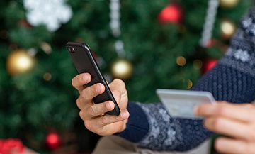 Tips for employees to avoid getting into debt this Christmas.