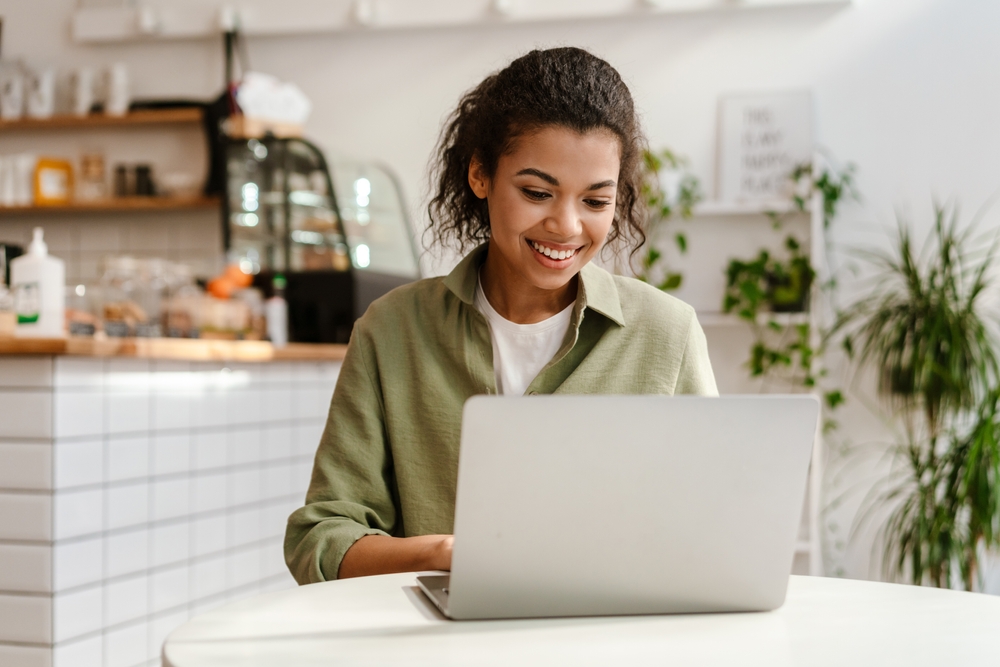 Tips to help employees build their financial resilience.
