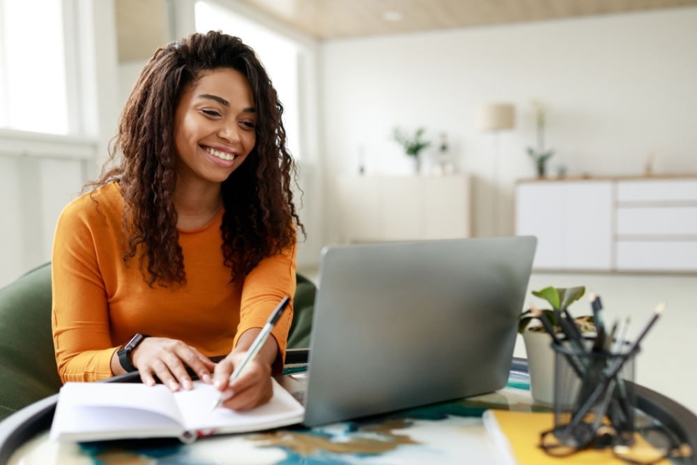 10 tips to help employees take control of their finances in 2025.