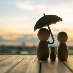 Umbrella,Icon,And,Family,Model,,Security,Protection,And,Health,Insurance.