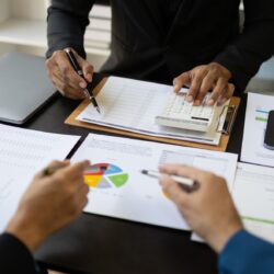 Business,Consultant,Meeting,Is,Discussing,Financial,Situation,,Analyzing,Budget,And